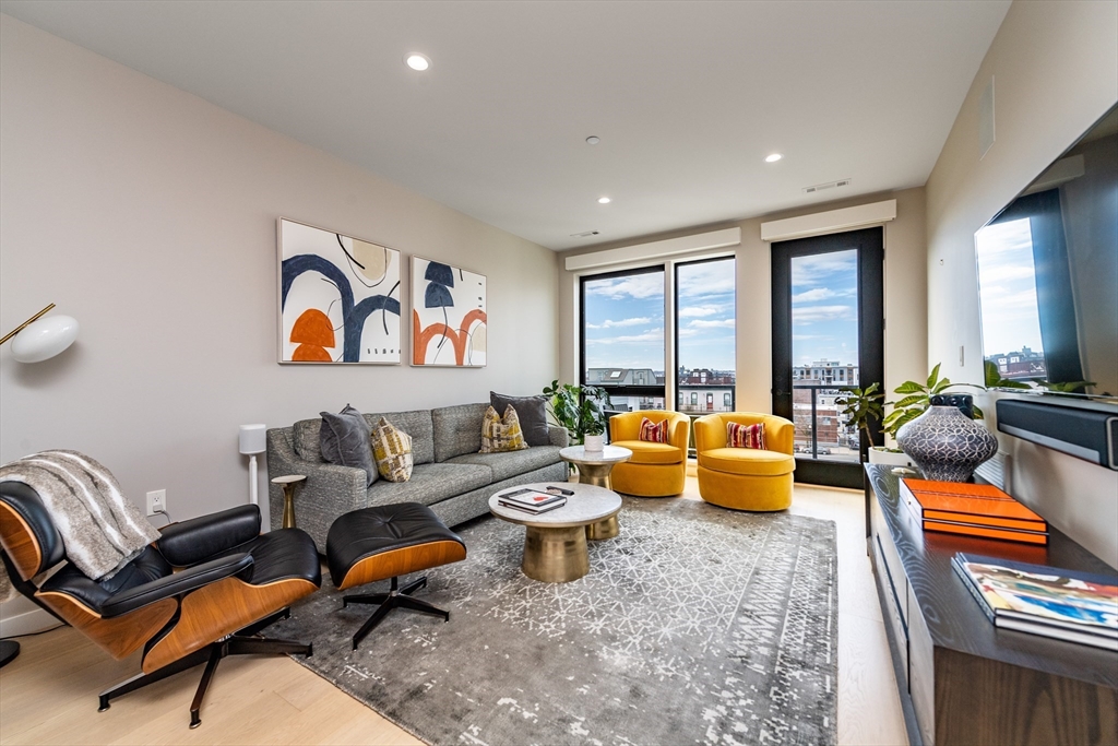 45 W 3rd St, South Boston