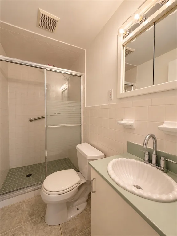 30 Lake Shore Ct, Brighton
