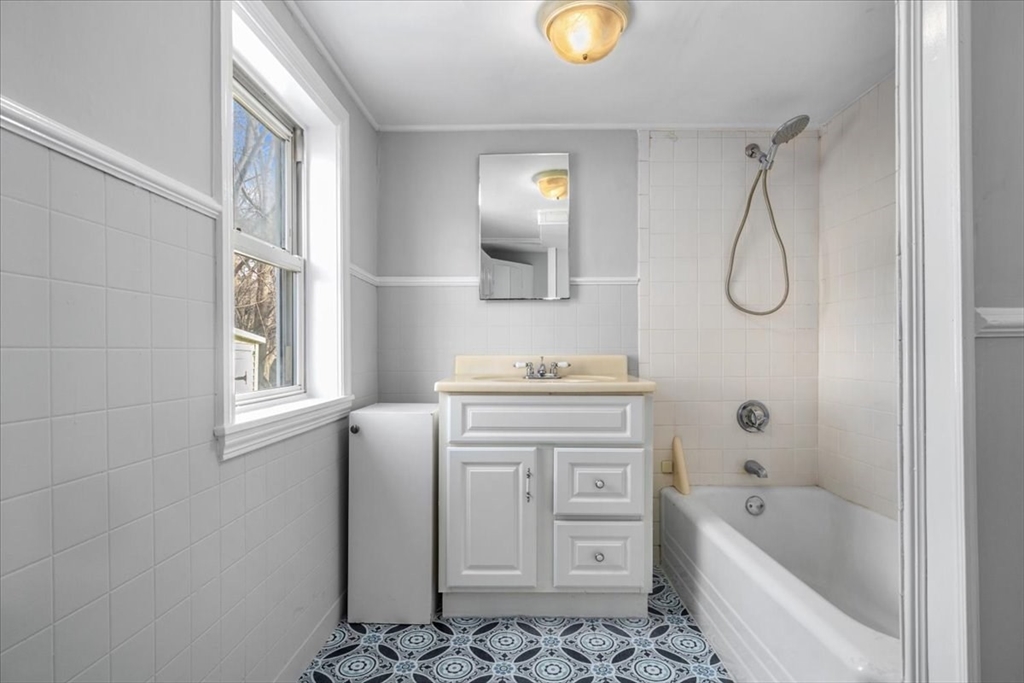 34 Neponset Ave, Hyde Park