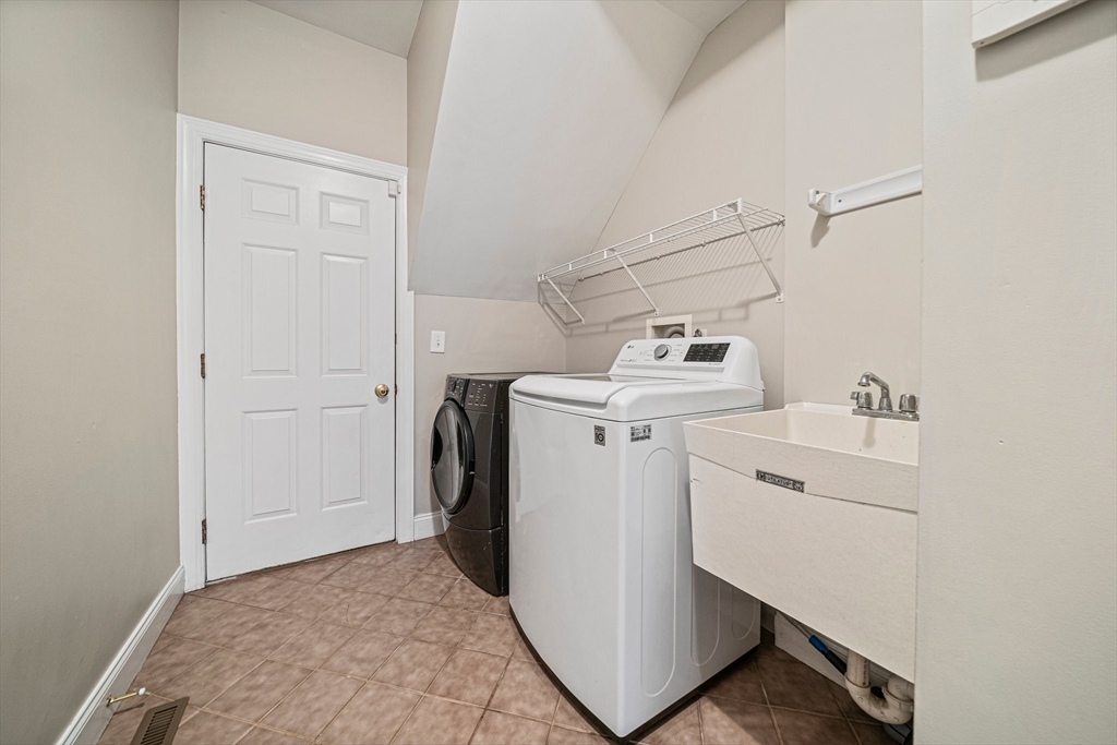 24 Endean Dr, Walpole