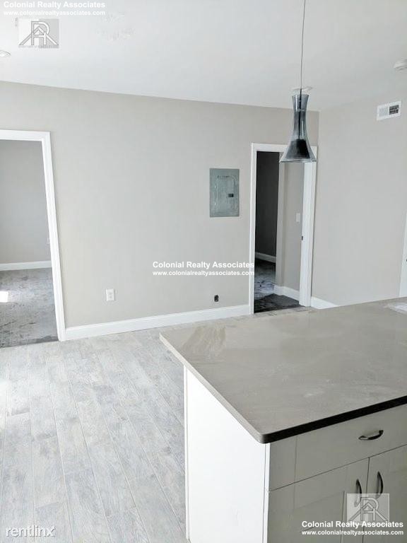 77 Linden St, Allston
