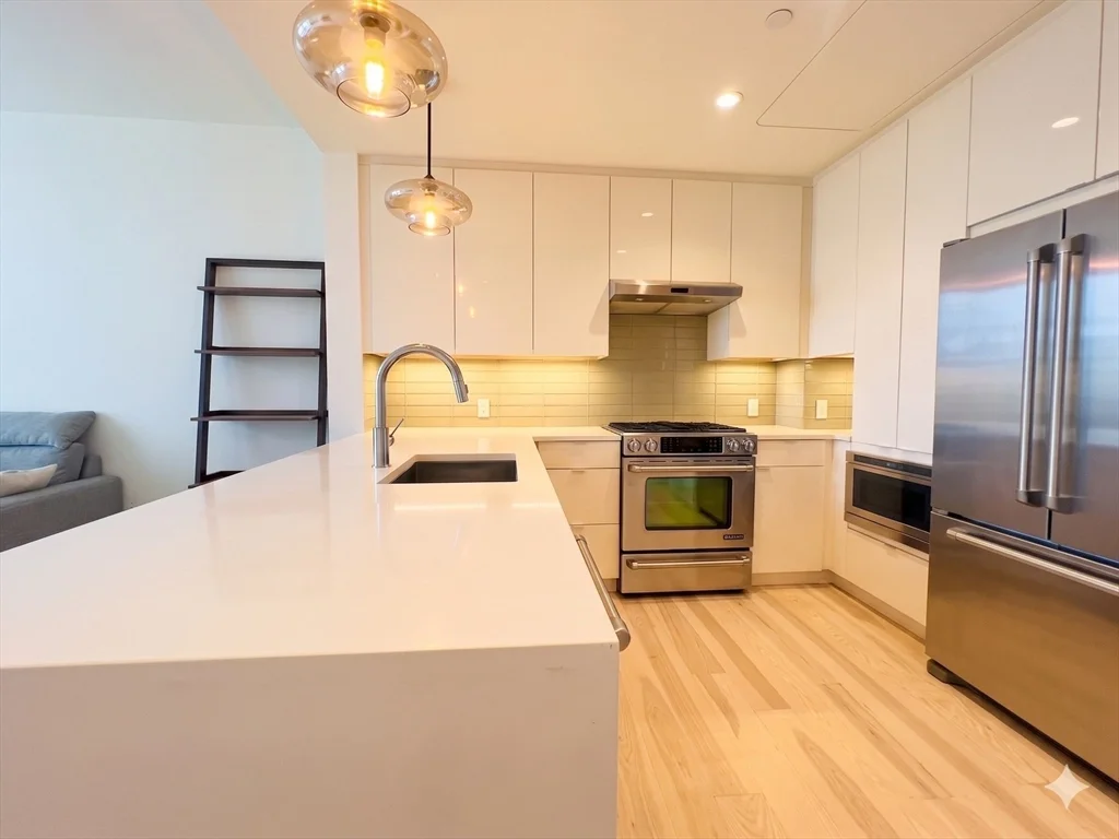 32 Traveler St, South End