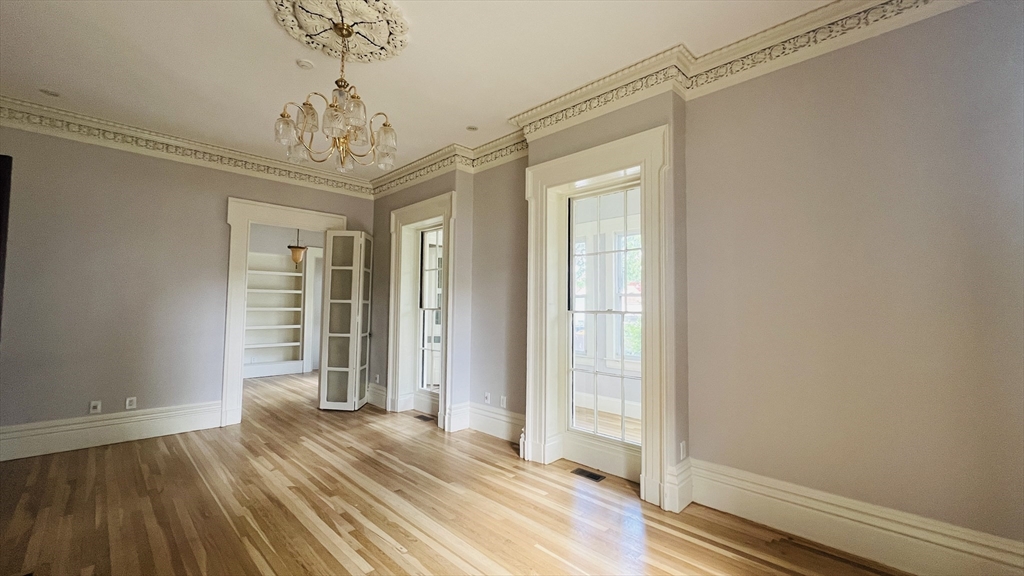 519 Main St, Waltham