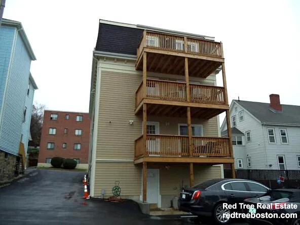 207 Hillside St, Roxbury