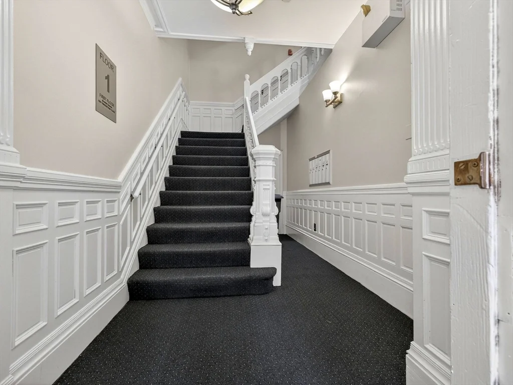 226 Newbury St, Back Bay