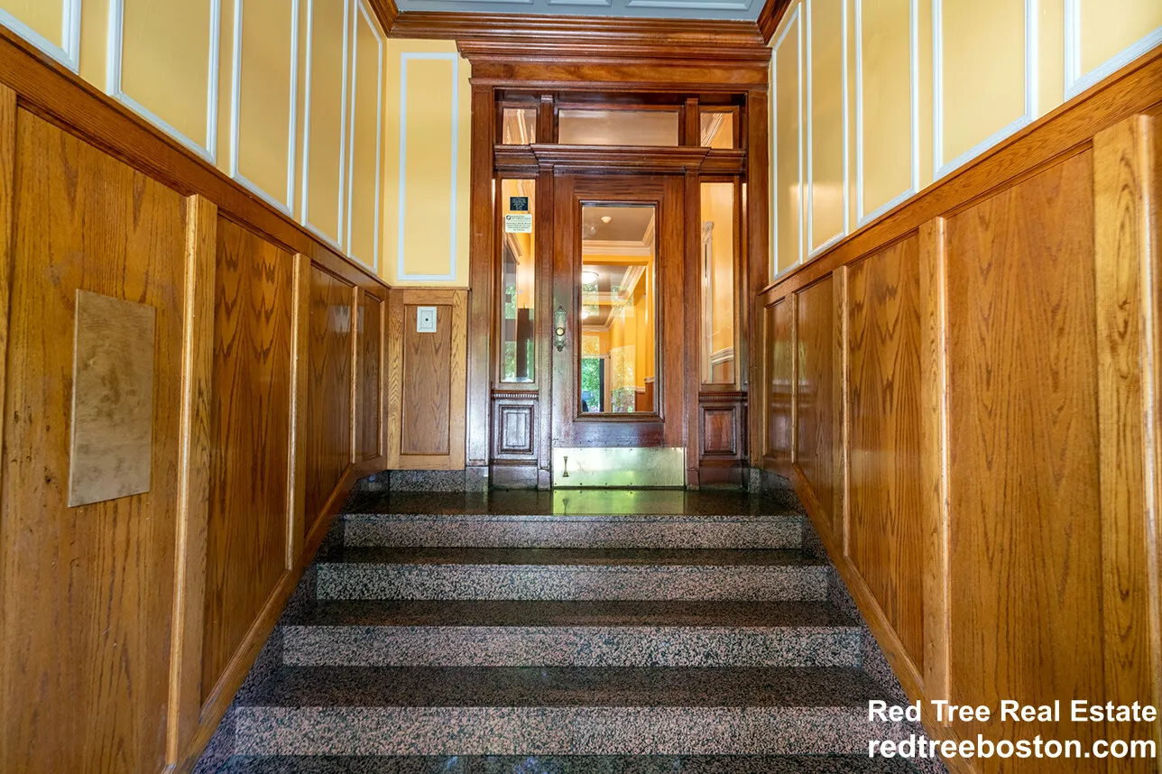 102 Queensberry St, Fenway