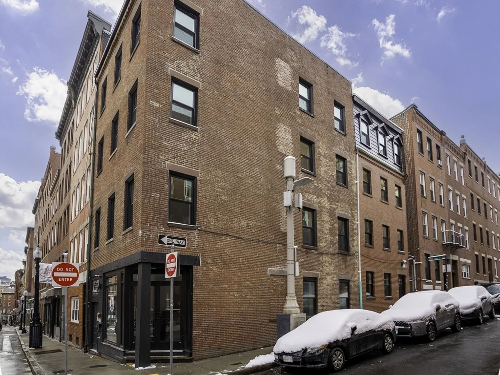 176 Salem St, North End