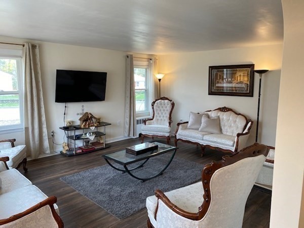 397 Massasoit Rd, Quinsigamond Valley