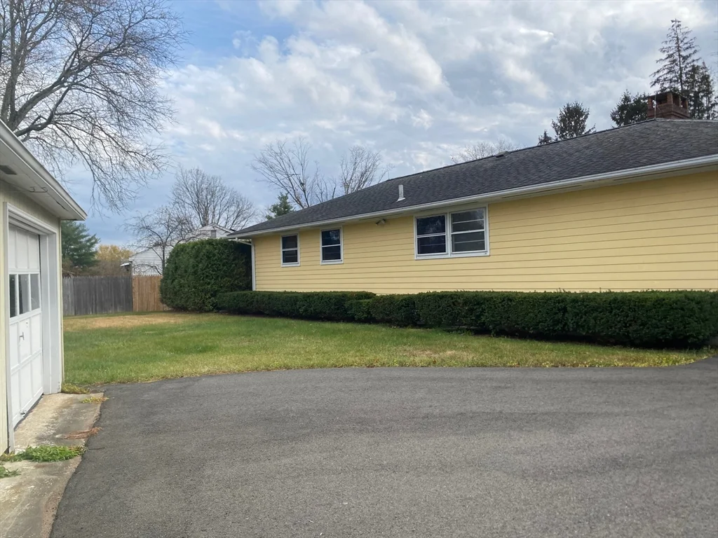 6 Highland Circle, Hadley