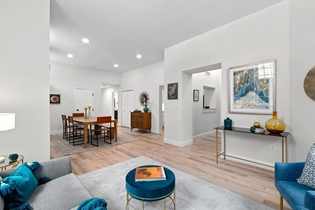 65 Glen Rd, Brookline Village