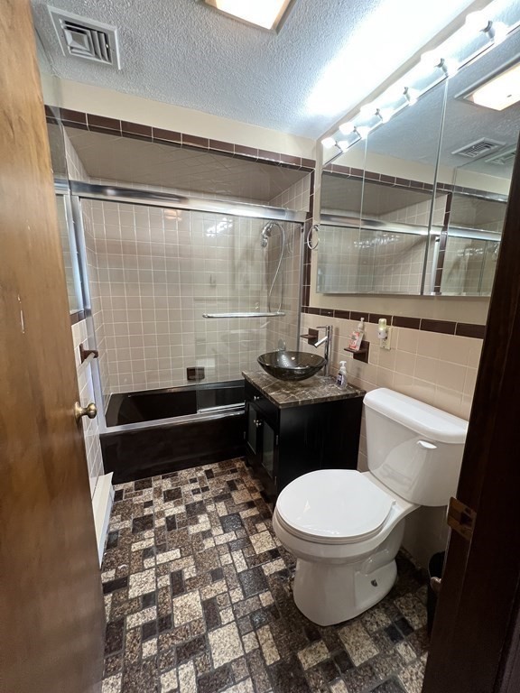 28 Wellesley St, Tufts University