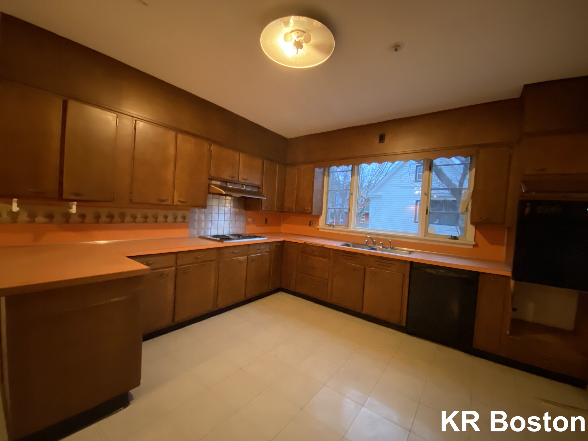 6 bed, 3.5 bath apartment for rent at 187 Central St Unit 0, Magoun Square — photo 2 of 3