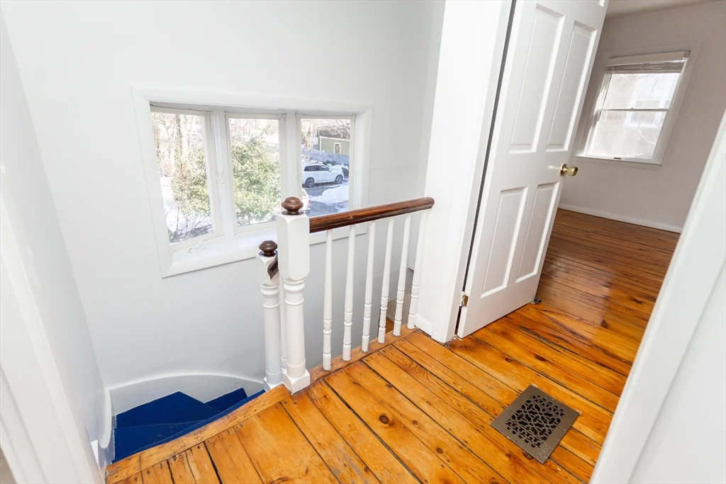 4 Cogswell Pl, North Cambridge