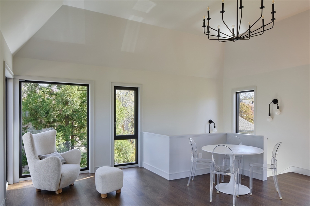 201.5 Lakeview Ave, West Cambridge