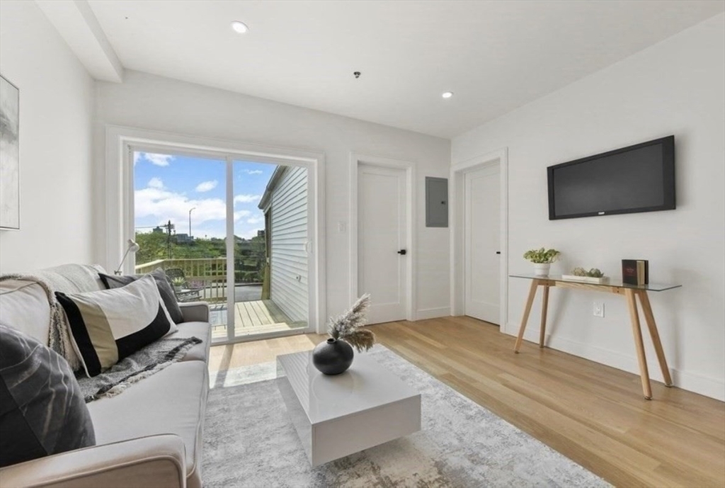 141 Chelsea St, East Boston