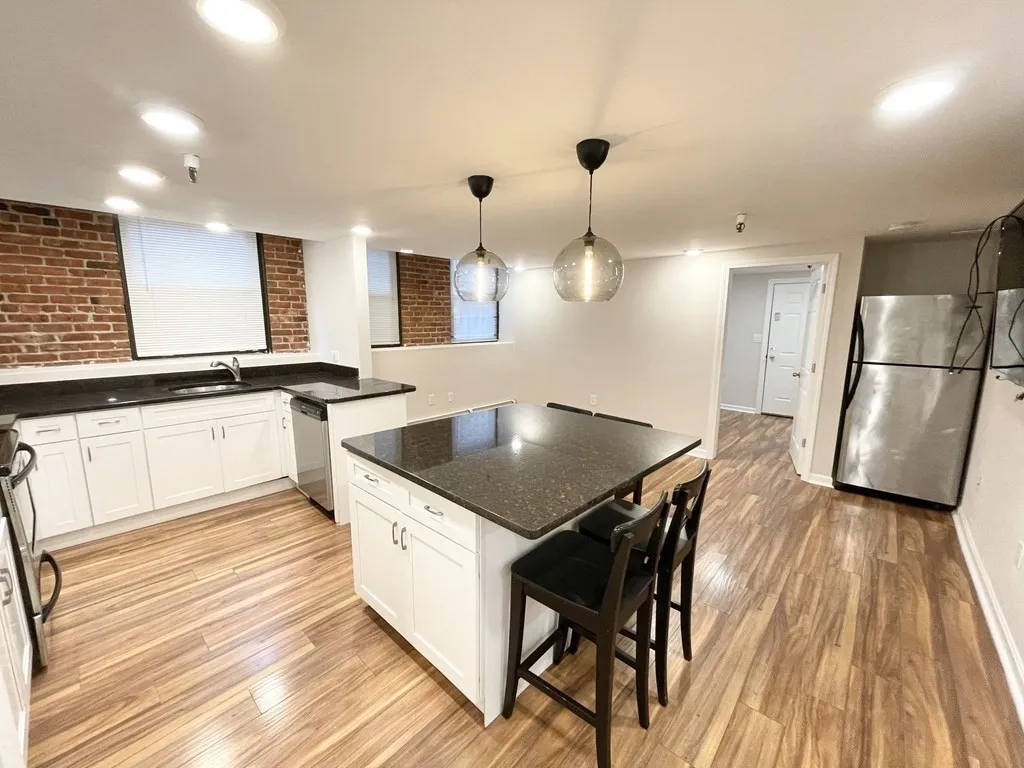 39 Hemenway St, Boston