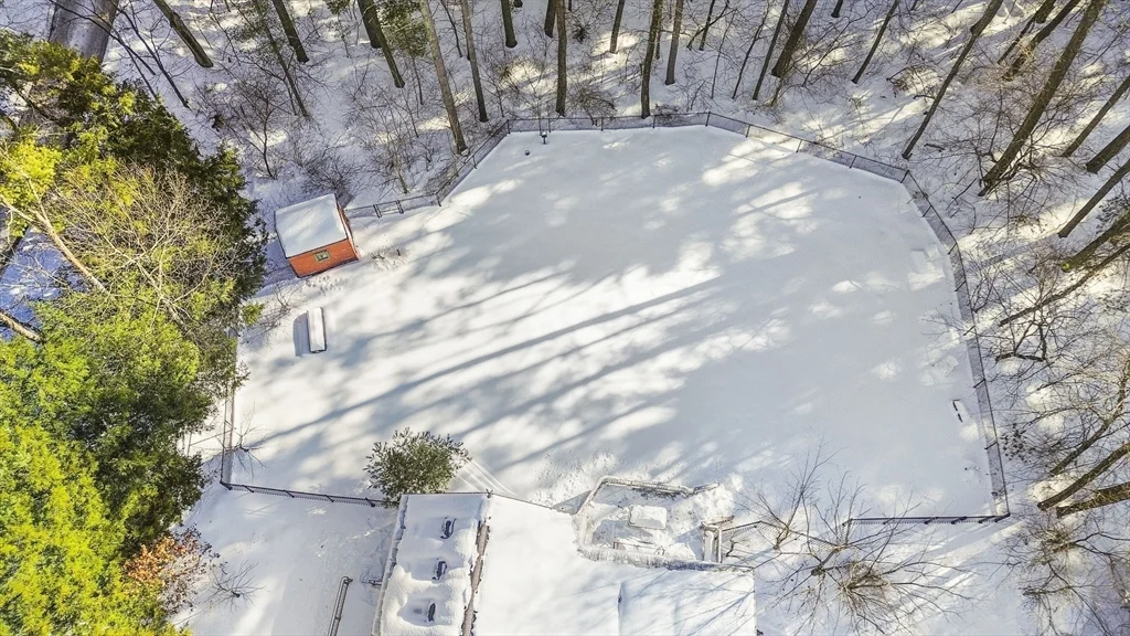 77 Colonial Rd, Sudbury