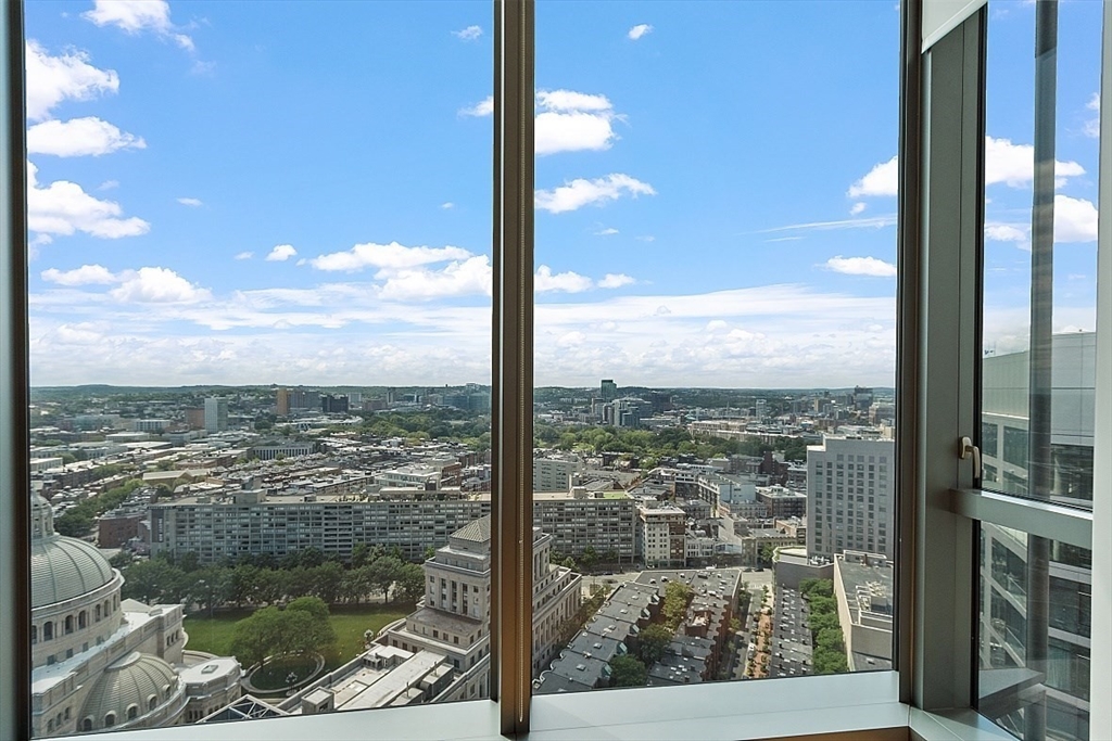 1 Dalton St, Back Bay