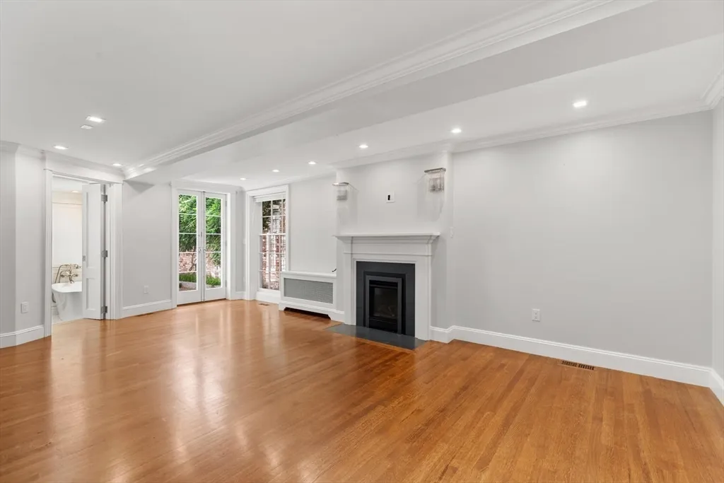 20 Chestnut St, Beacon Hill