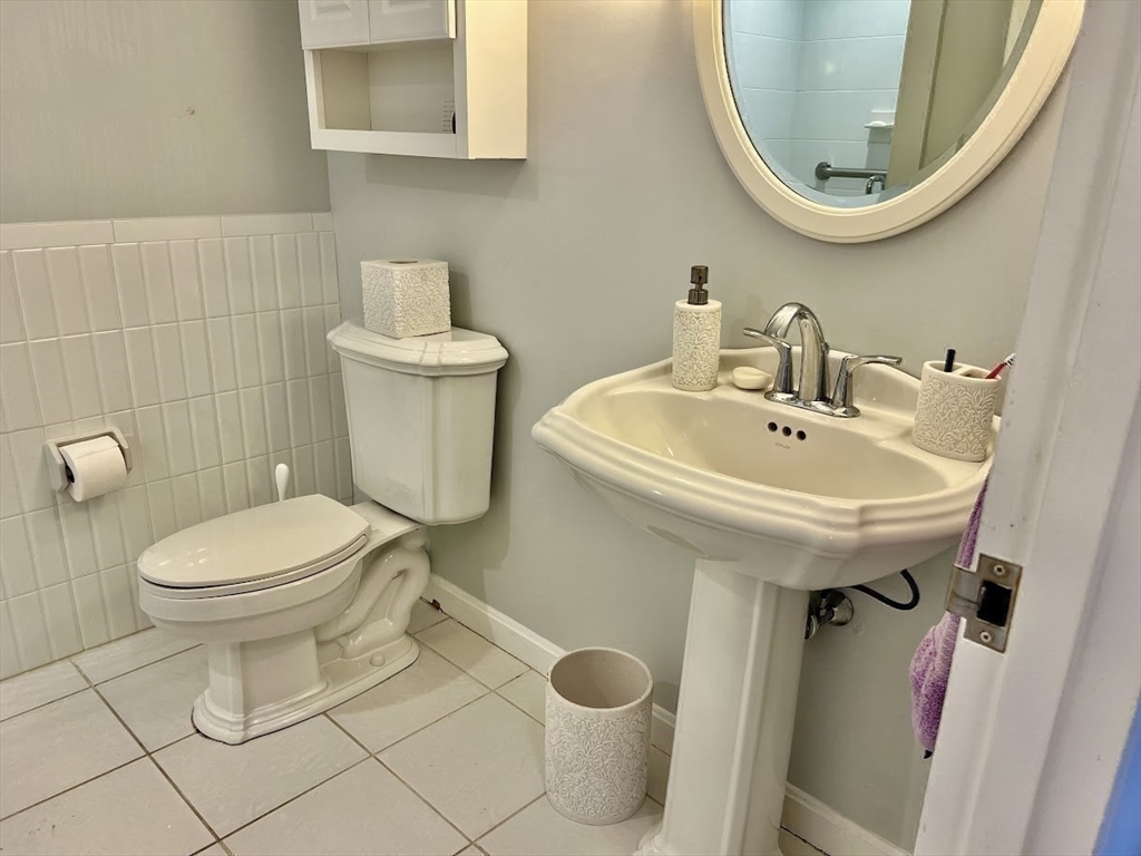 1006 Paradise Rd, Swampscott