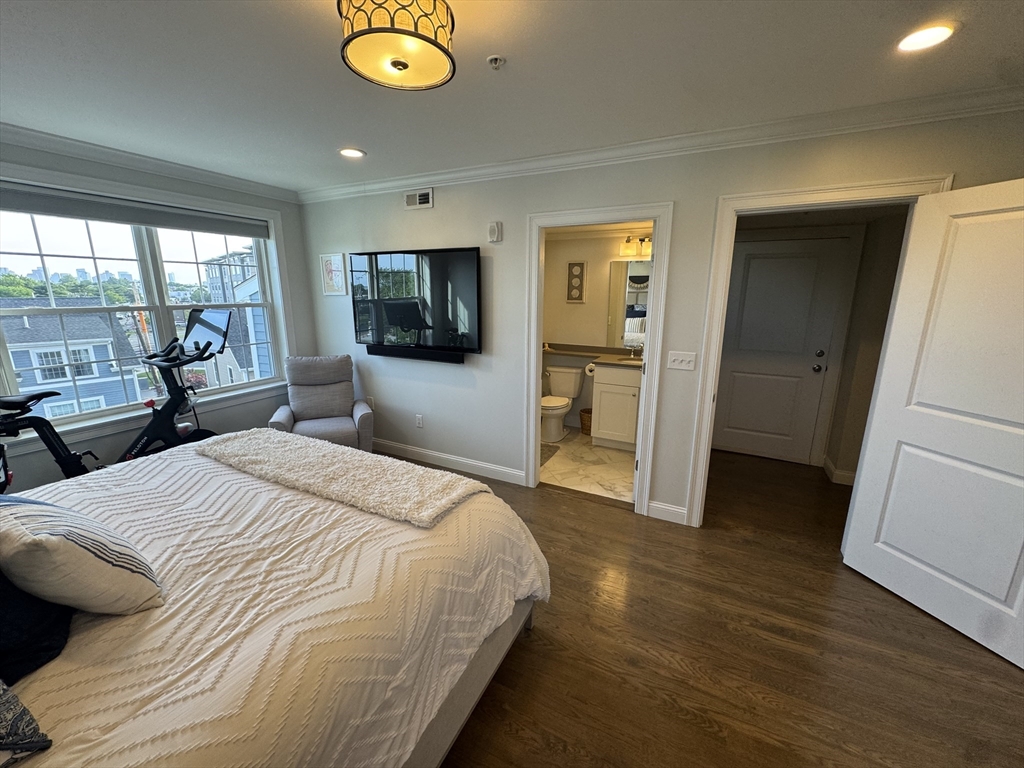 49 Leyden St, East Boston