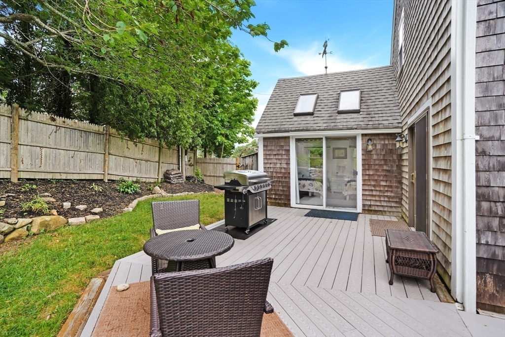 155 Skiff Ave, Tisbury