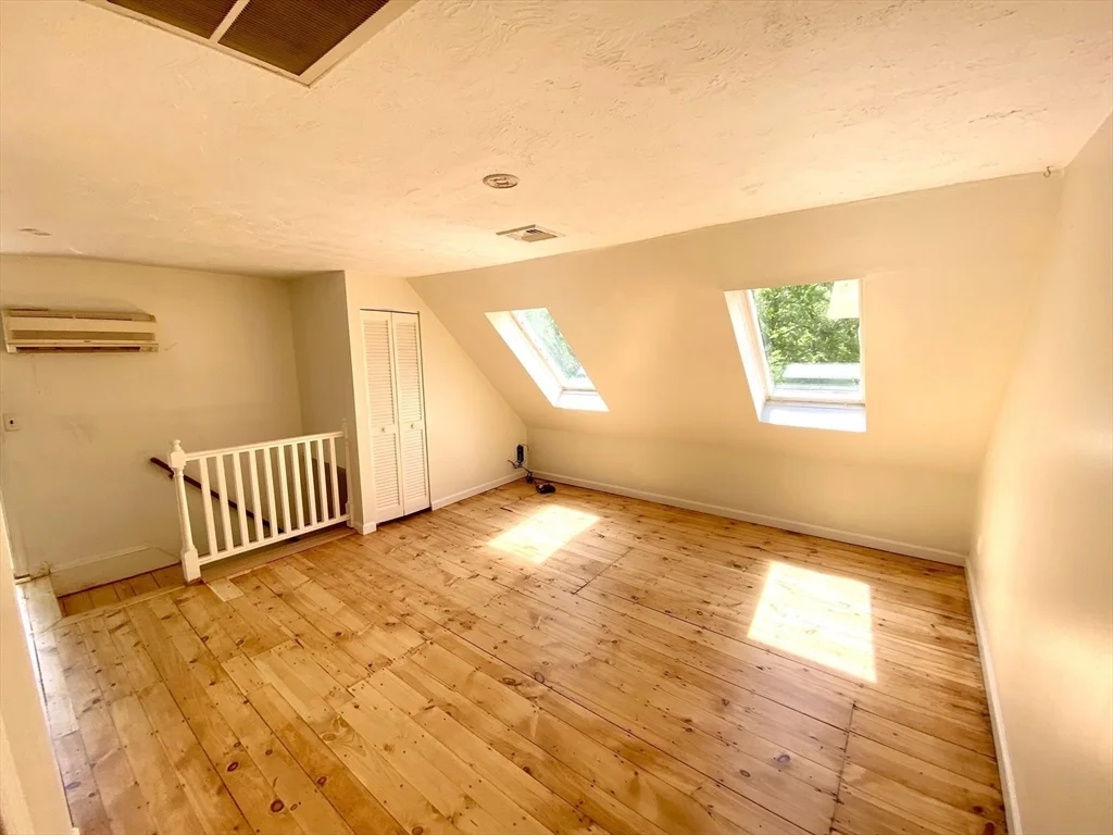 161 Cedar St, Milford