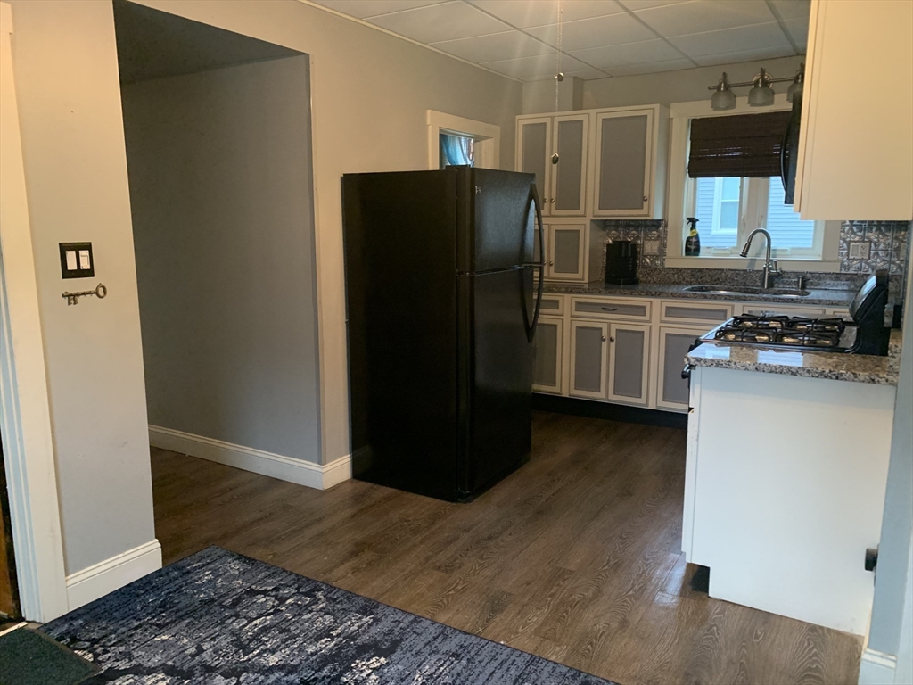 293 Linden St, Fall River