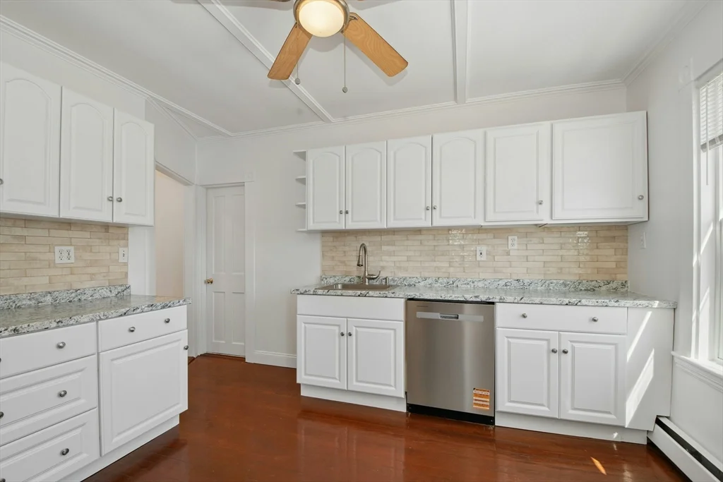 78 Grove St, Gloucester