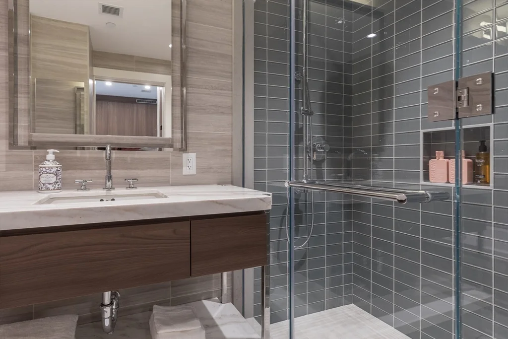 40 Trinity Pl, Back Bay