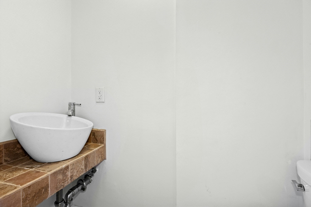 28 Stanton Rd, Brookline