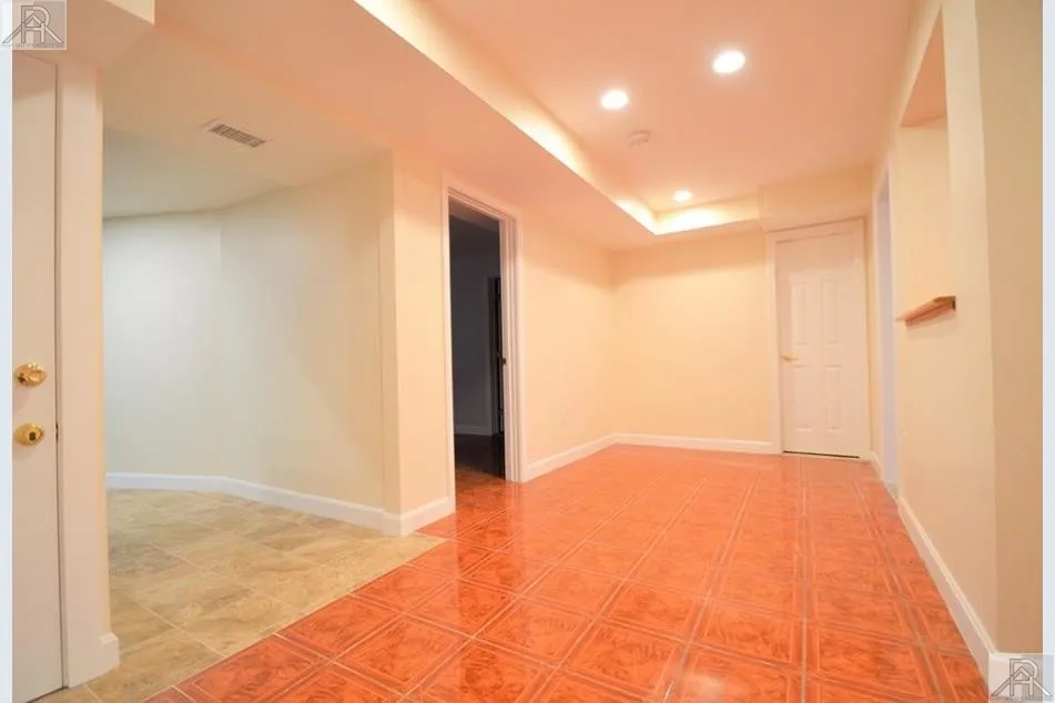 73 Thatcher St, North Brookline