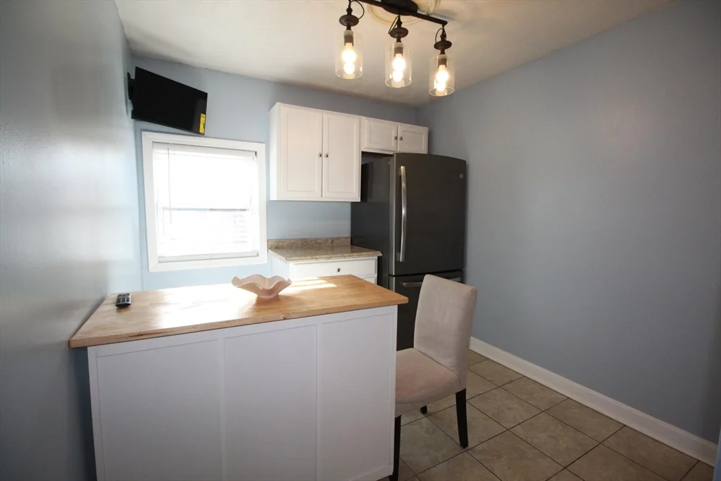 522 Slade T, Fall River