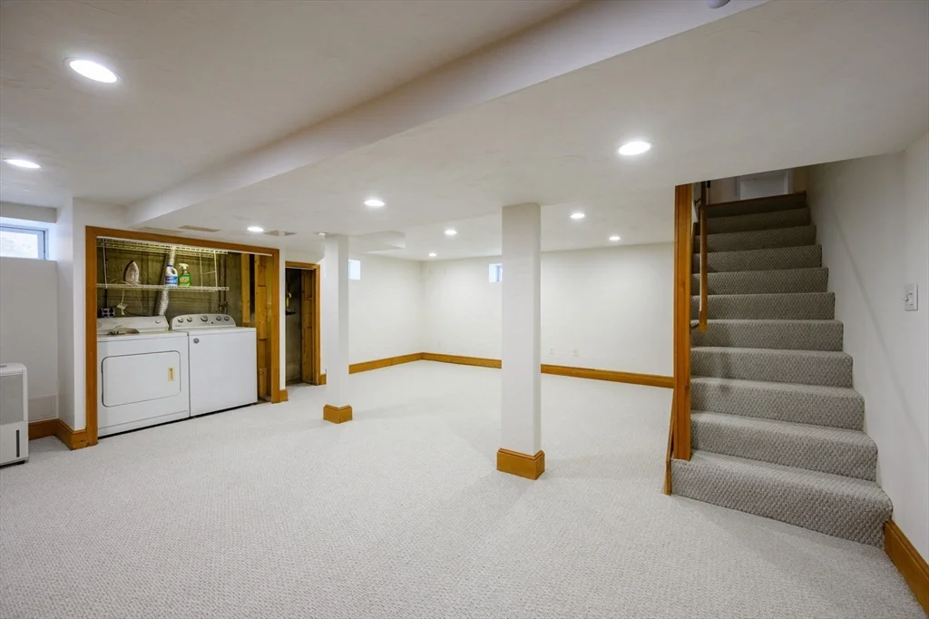 25 Bayberry Ln, Cohasset