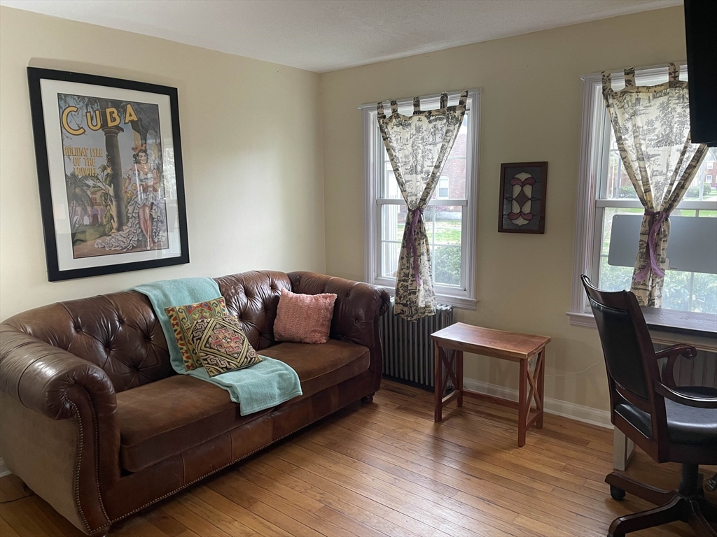 32 Colony Rd, West Springfield