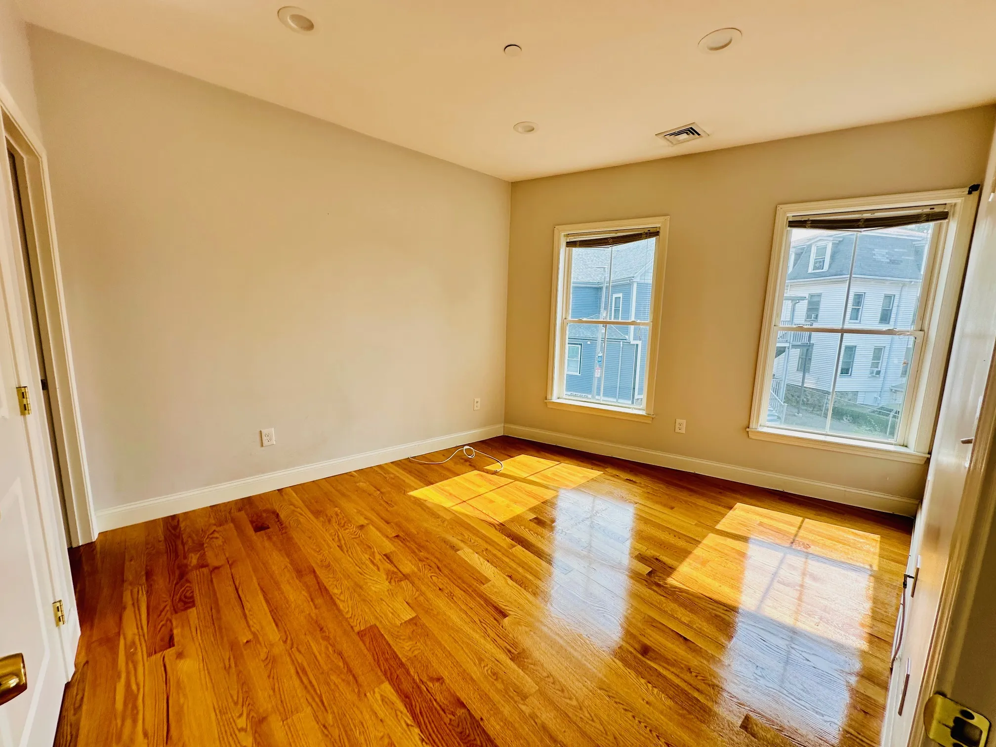 15 Dana Ave, Hyde Park