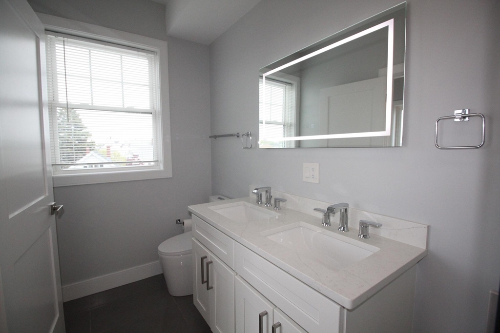 110 Main St, Everett