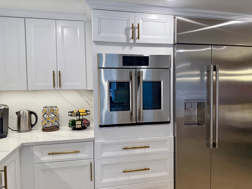 14 Bernard Circle, Tisbury