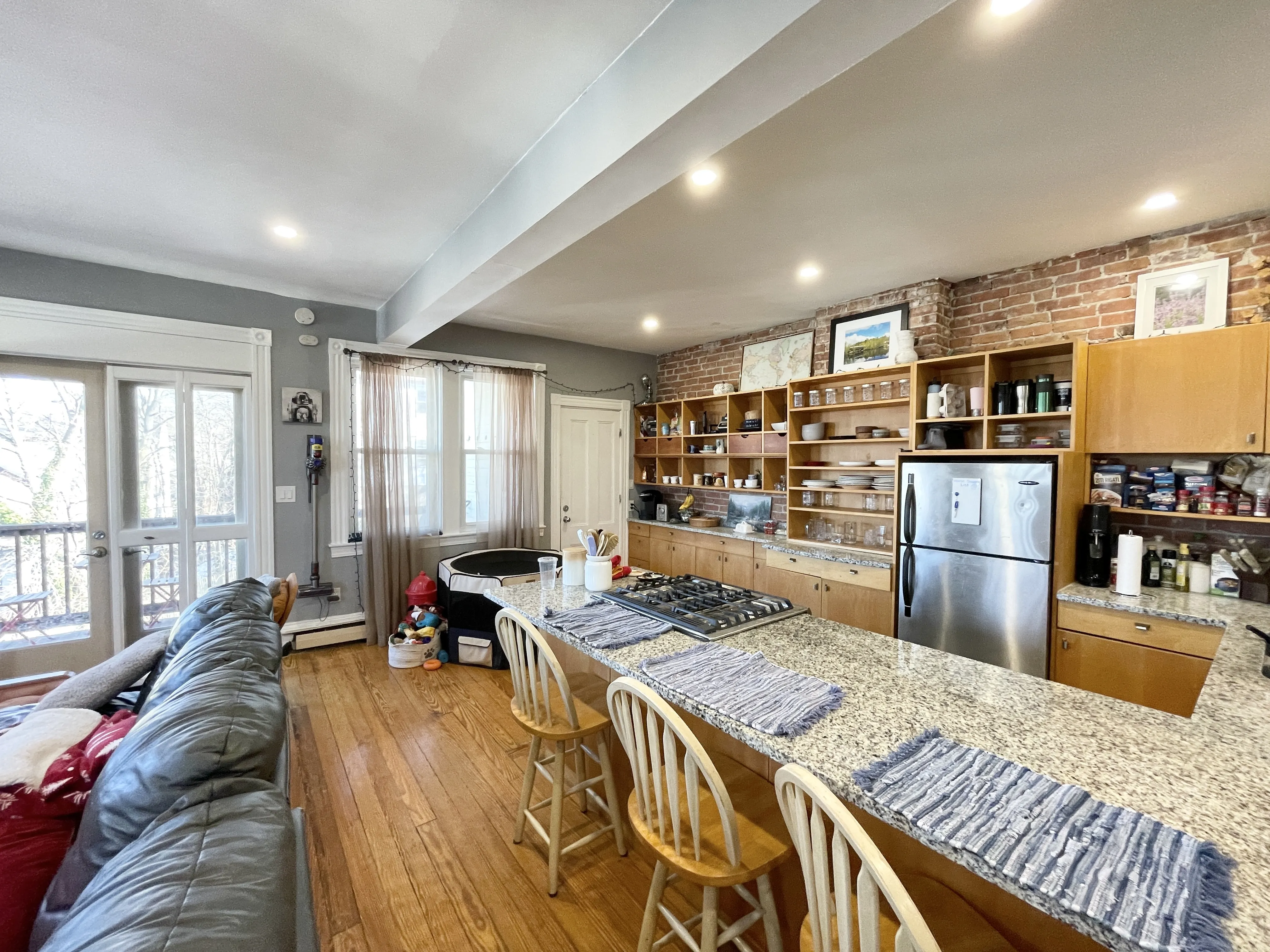 18 Sunset St, Mission Hill