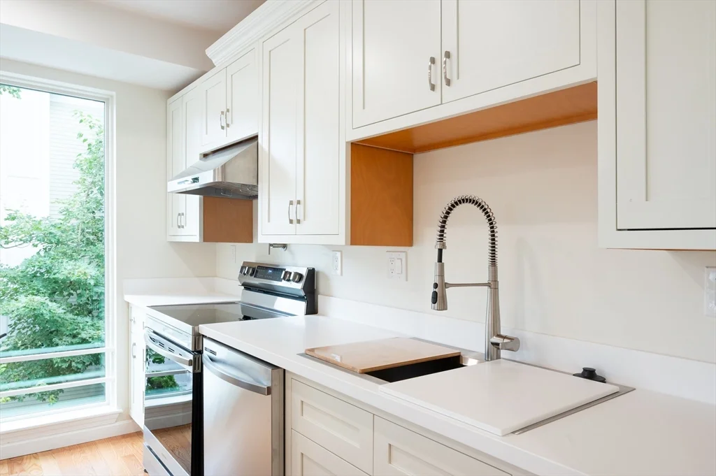 171 Everett St, Allston