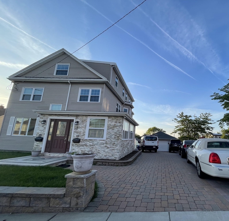 20 Trevalley Rd, Revere