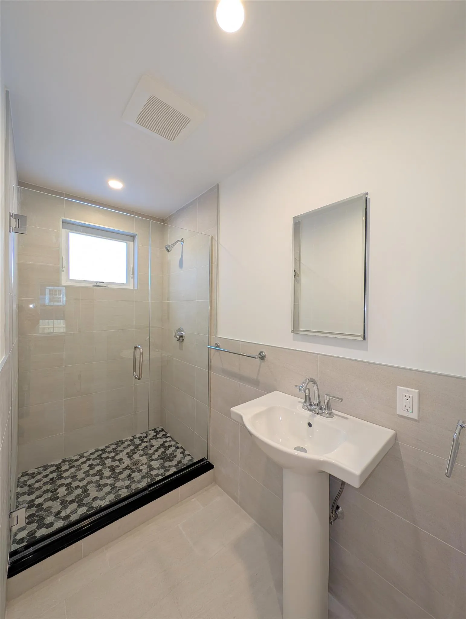 86 Orchard St, Medford