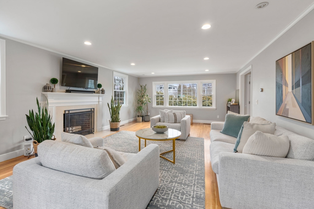 285 Temple St, Newton