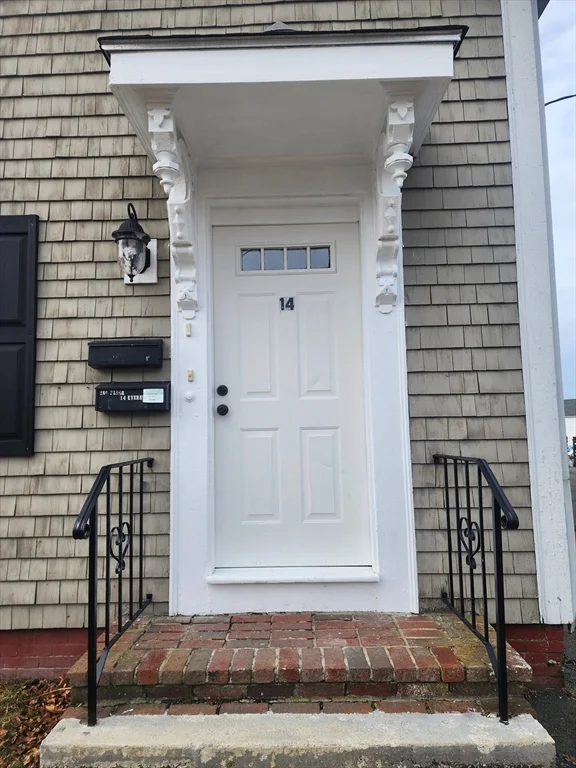 14 Everett, Middleboro