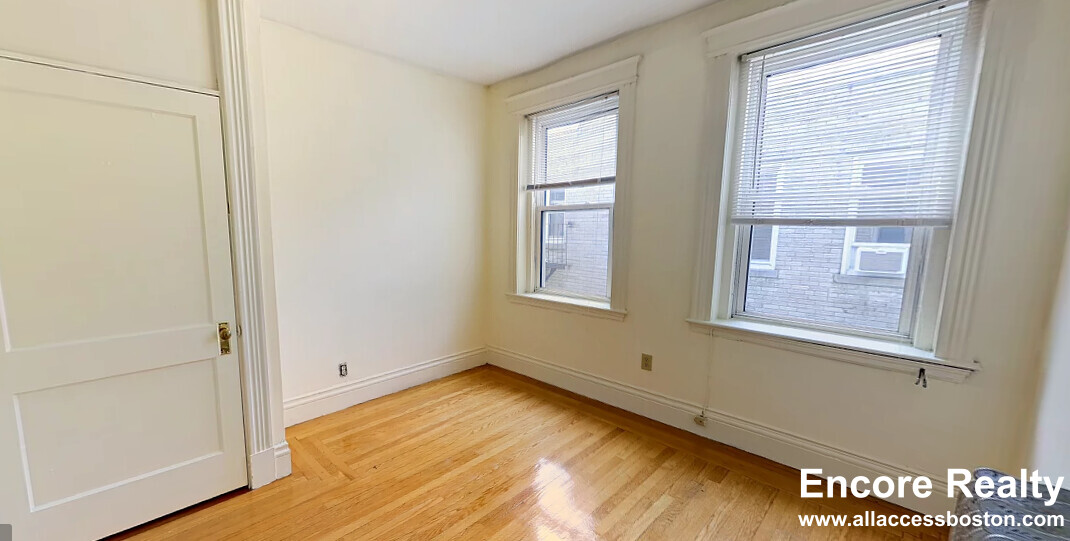 20 Queensberry St, Fenway