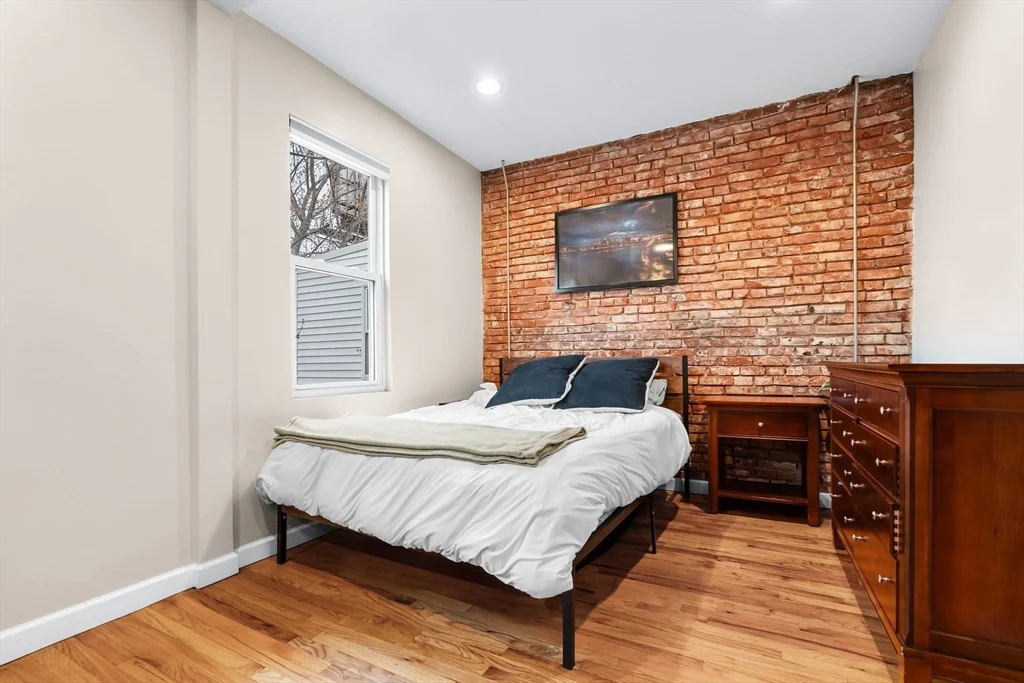 6 Drake Pl, East Boston