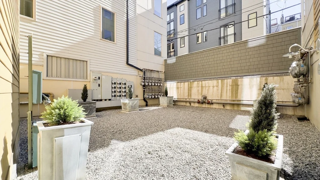 403 W 1st St, South Boston