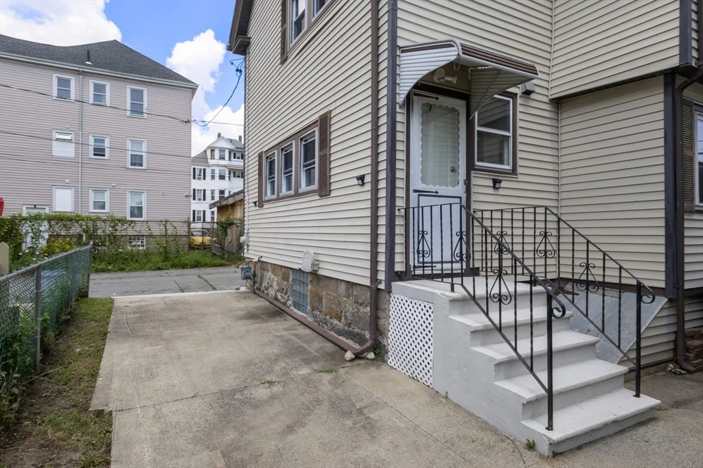 6 Coffin Avenue Ct, New Bedford