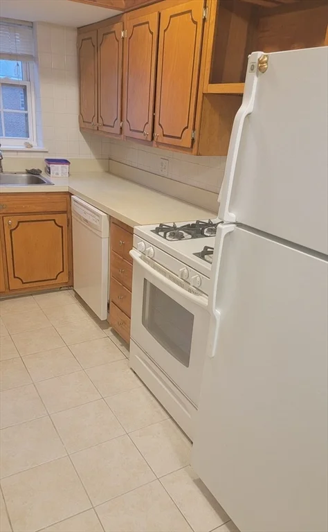 11 Lakeshore, Oak Square