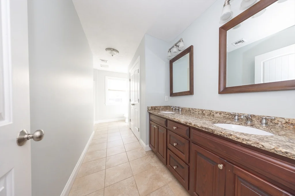 4 Cyrus Way, Northborough